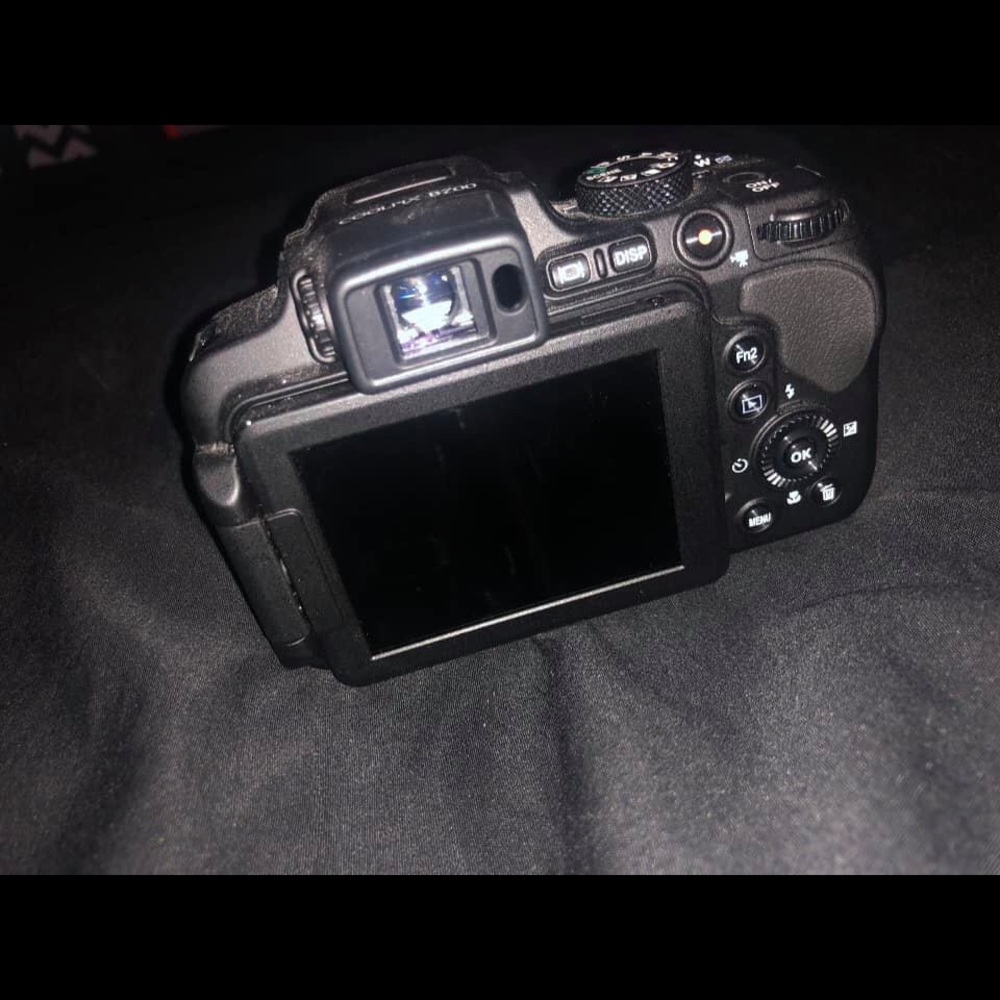 Nikon CoolPix B700